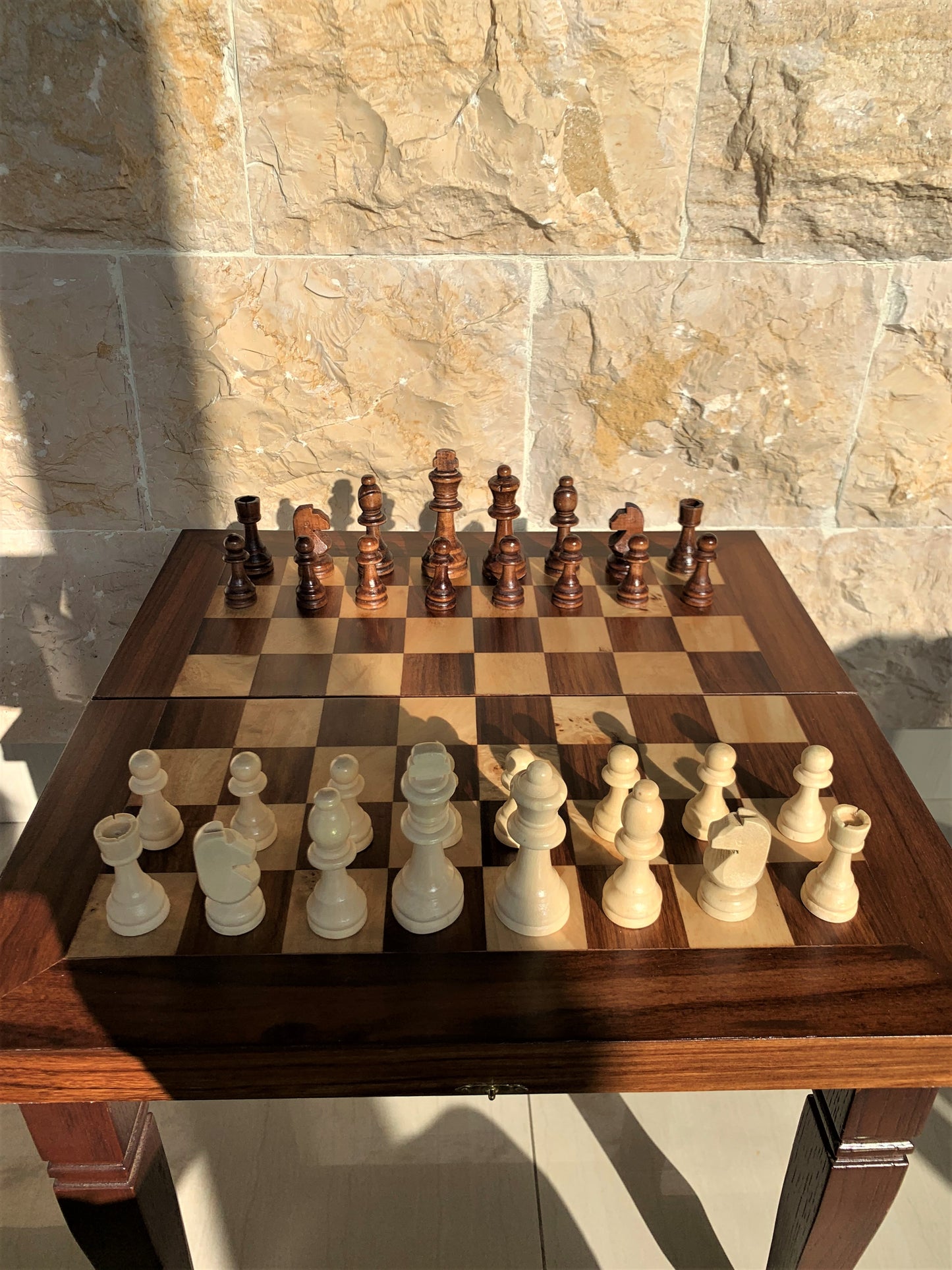 Foldable walnut chess