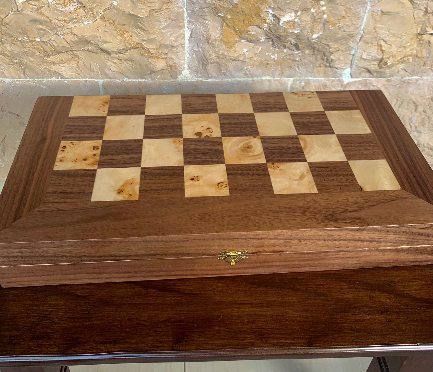 Foldable walnut chess