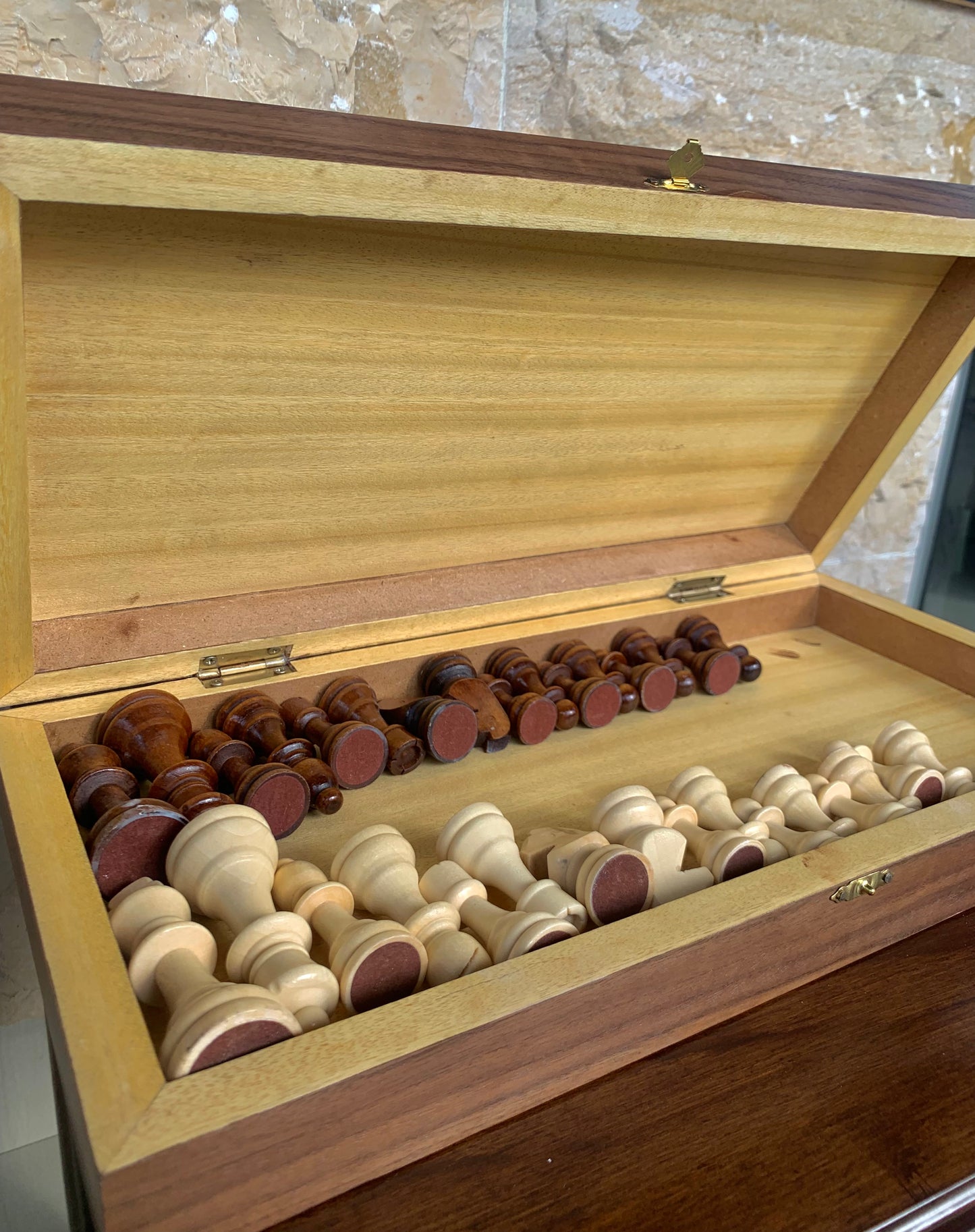 Foldable walnut chess