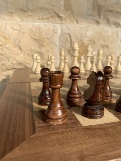 Foldable walnut chess