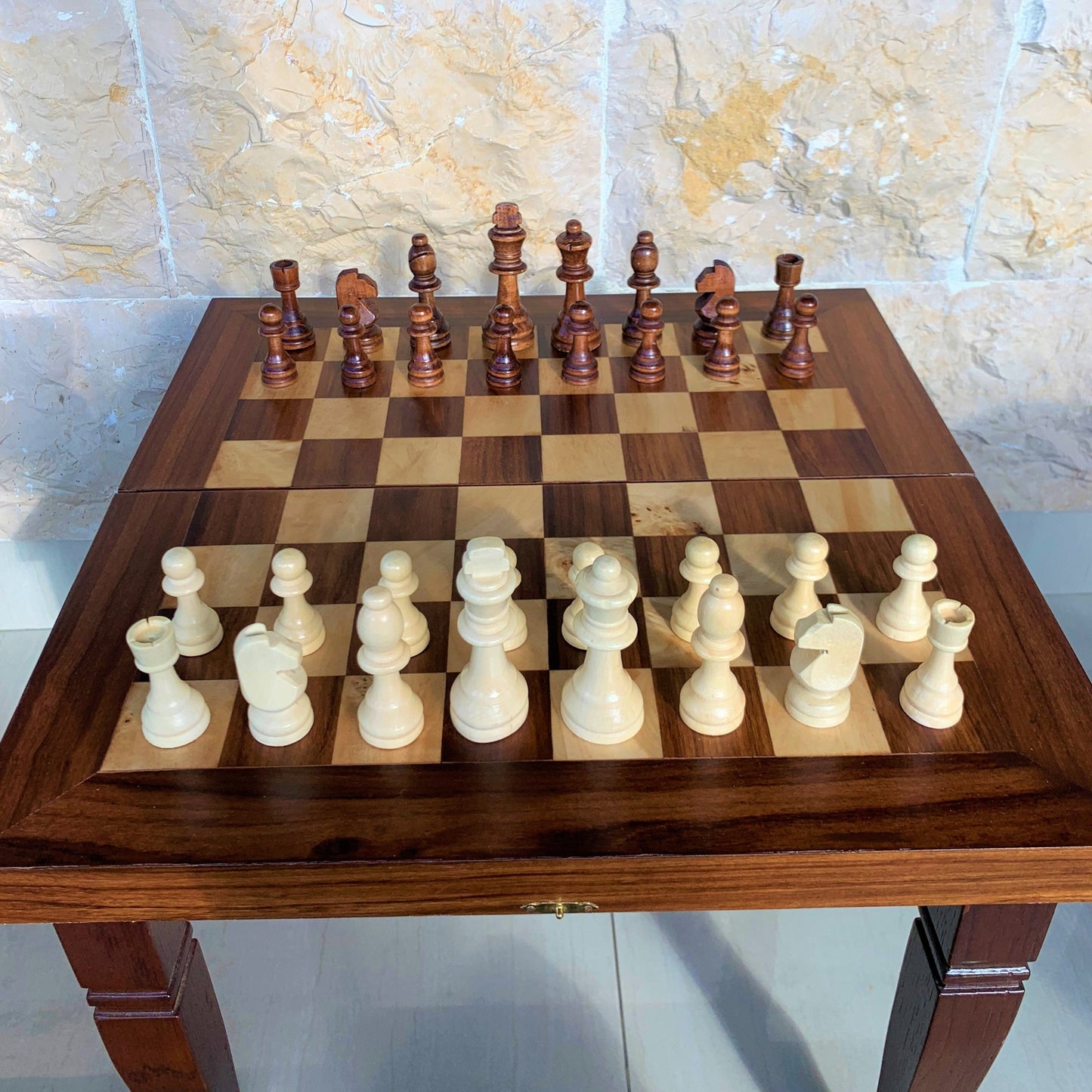 Foldable walnut chess