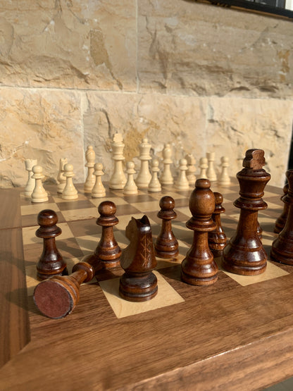 Foldable walnut chess